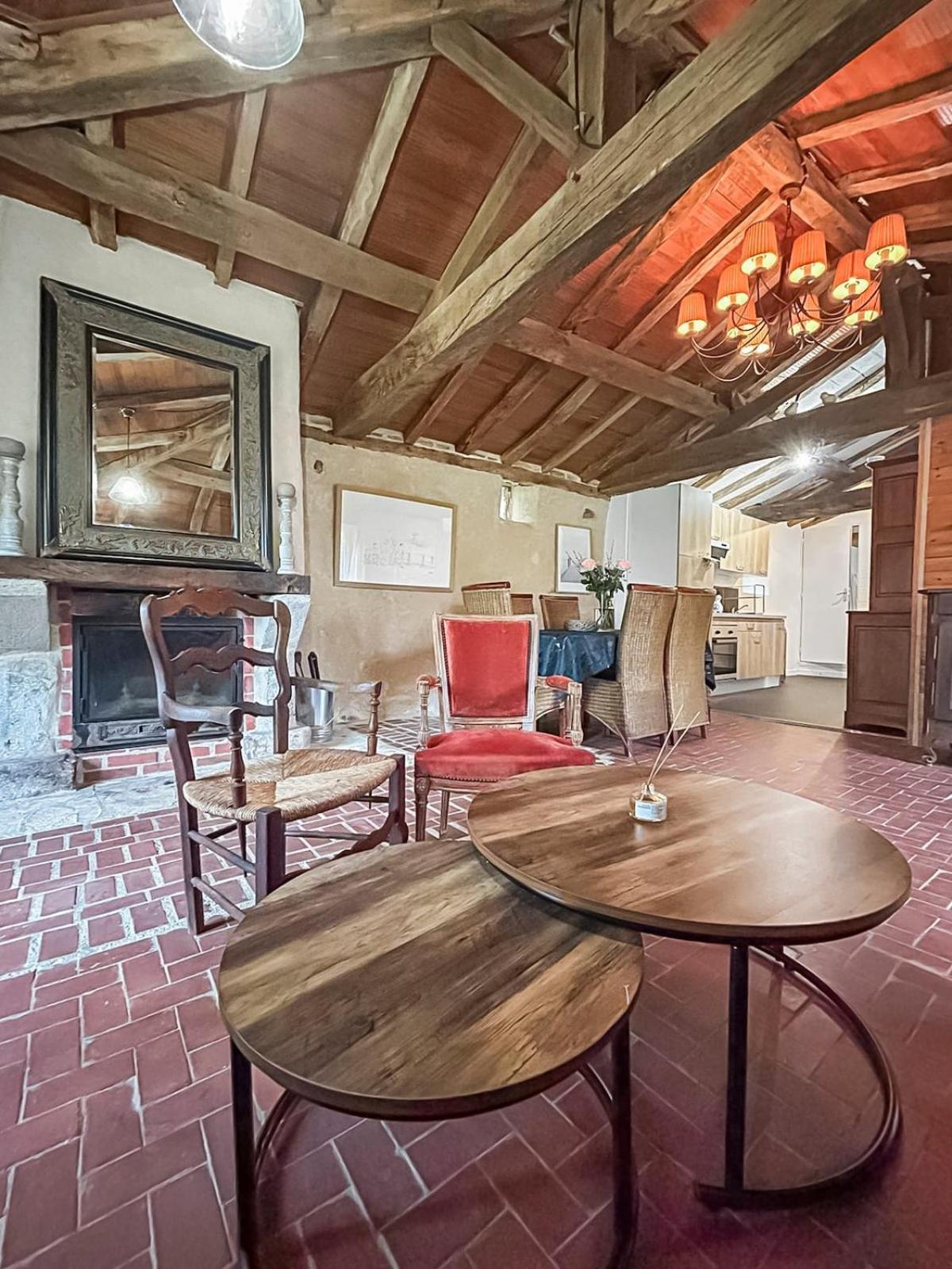 Le Clos Des Ecorcins - Terrasse - Parking Prive Saint-Amand-sur-Sevre Extérieur photo